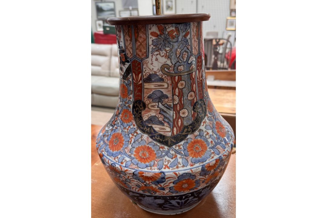 A Japanese Imari pattern vase converted to a table lamp together with three Chinese blue and white - Image 6 of 25
