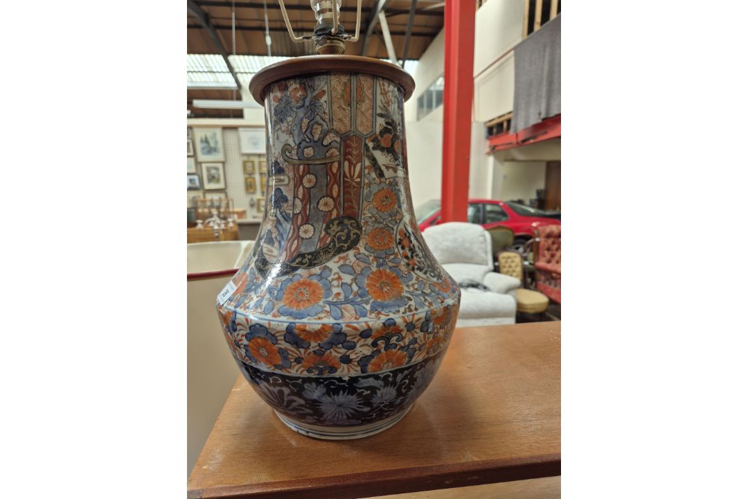 A Japanese Imari pattern vase converted to a table lamp together with three Chinese blue and white - Image 25 of 25