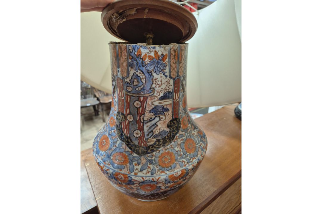 A Japanese Imari pattern vase converted to a table lamp together with three Chinese blue and white - Image 23 of 25