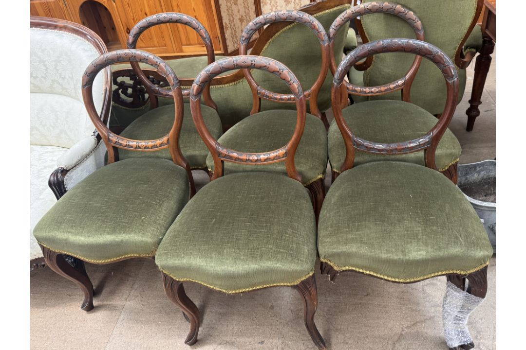 A Victorian chaise longue together with a matching lady's and gentleman's chair and a set of six - Image 2 of 5