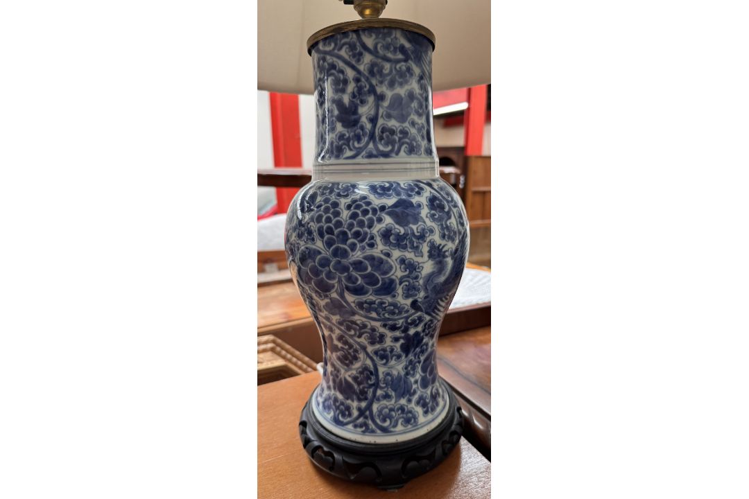 A Japanese Imari pattern vase converted to a table lamp together with three Chinese blue and white - Image 7 of 25