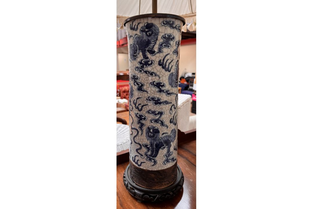 A Japanese Imari pattern vase converted to a table lamp together with three Chinese blue and white - Image 8 of 25