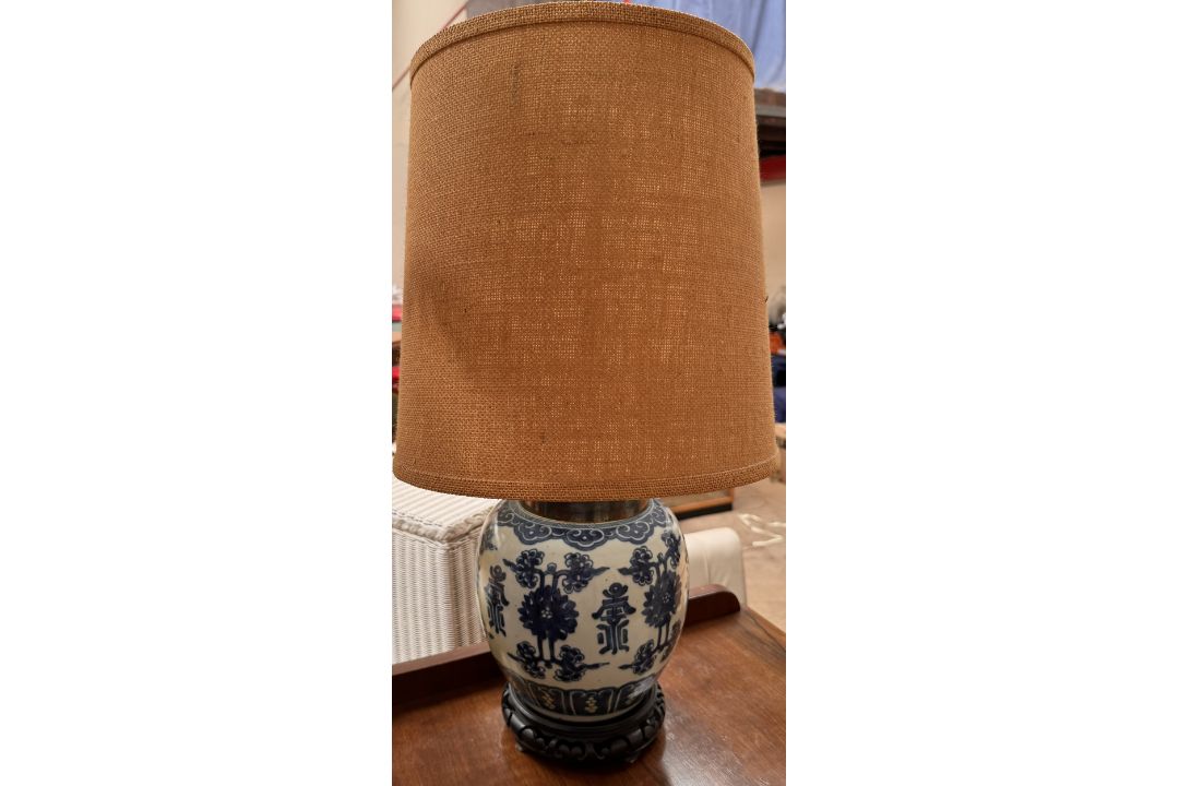 A Japanese Imari pattern vase converted to a table lamp together with three Chinese blue and white - Image 5 of 25