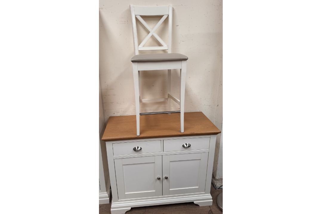 A modern oak and cream painted kitchen table and eight chairs together with a matching sideboard, - Image 5 of 6