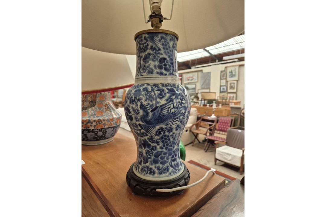 A Japanese Imari pattern vase converted to a table lamp together with three Chinese blue and white - Image 20 of 25