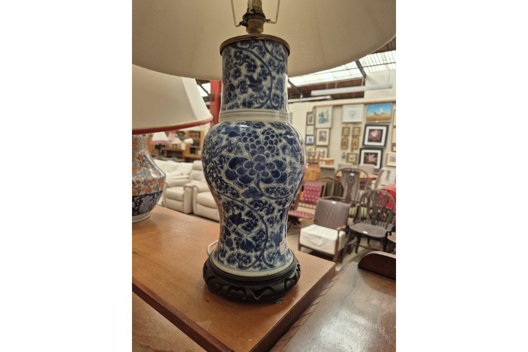 A Japanese Imari pattern vase converted to a table lamp together with three Chinese blue and white - Image 21 of 25