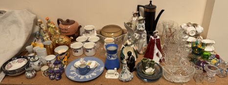 A Royal Worcester figure in celebration of the Queen's 80th Birthday 2006 together with a Royal
