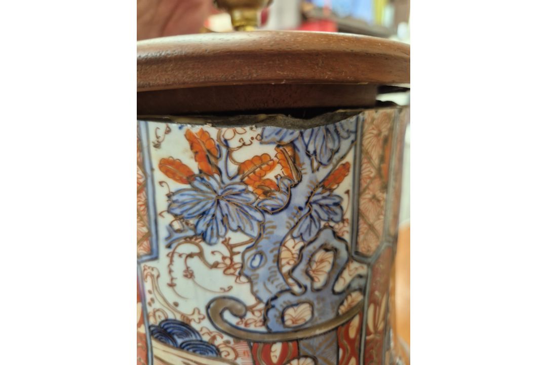 A Japanese Imari pattern vase converted to a table lamp together with three Chinese blue and white - Image 24 of 25