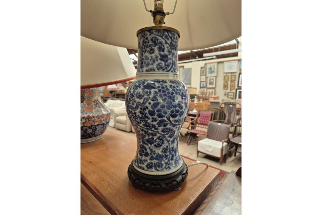 A Japanese Imari pattern vase converted to a table lamp together with three Chinese blue and white - Image 19 of 25