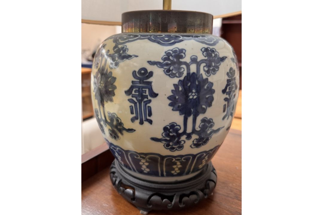 A Japanese Imari pattern vase converted to a table lamp together with three Chinese blue and white - Image 9 of 25
