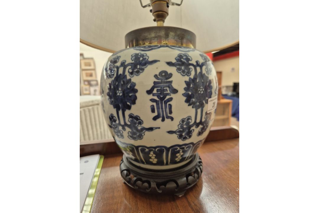 A Japanese Imari pattern vase converted to a table lamp together with three Chinese blue and white - Image 10 of 25