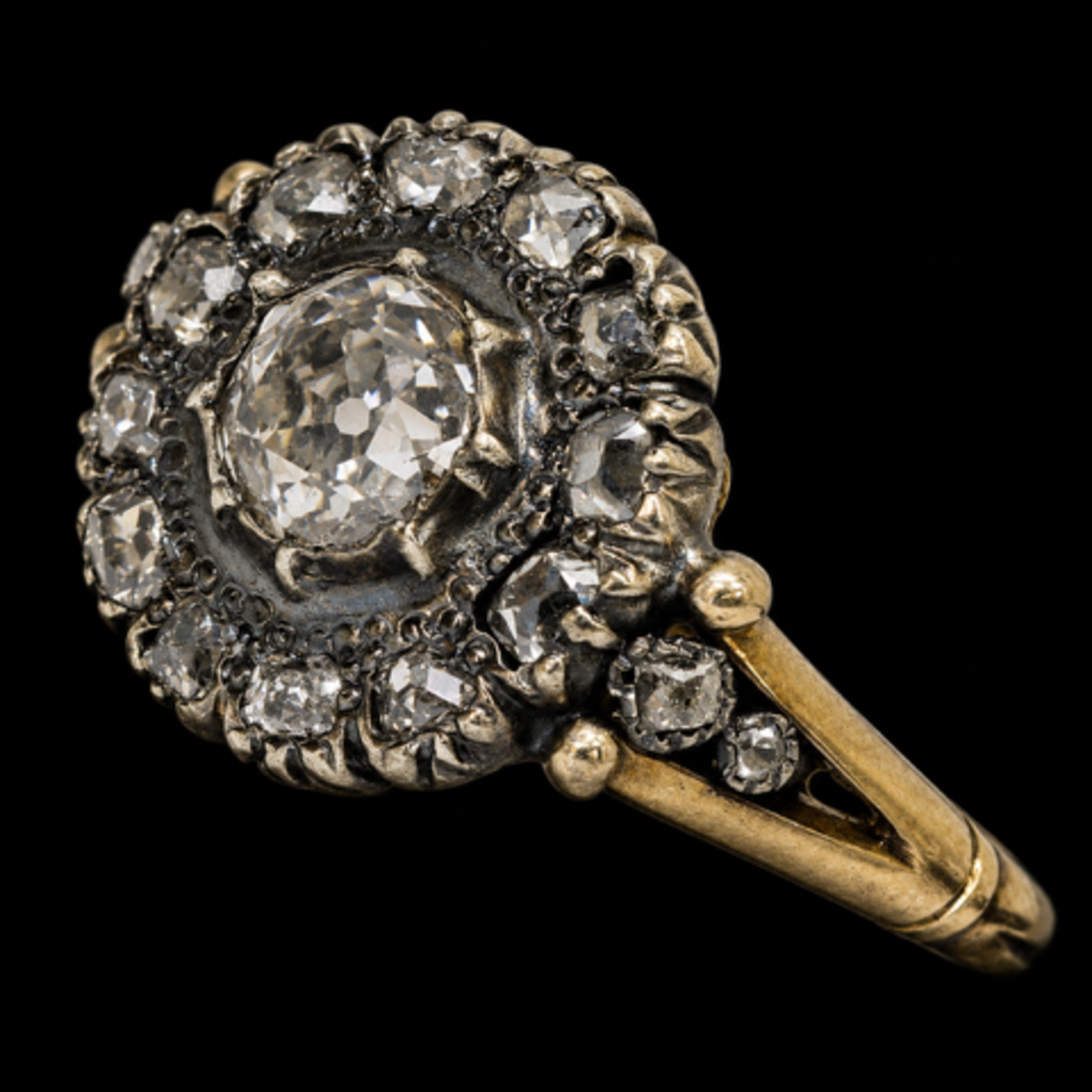ANTIQUE DIAMOND CLUSTER RING - Image 2 of 2