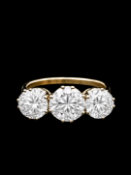 FINE DIAMOND 3-STONE RING