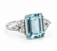AQUAMARINE AND DIAMOND RING