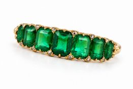 MAGNIFICENT VICTORIAN EMERALD 7 STONE RING