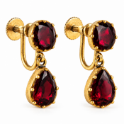 A PAIR OF VICTORIAN GARNET EARRINGS