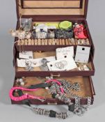 Posten Modeschmuck im Koffer