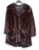 dunkelbrauner Nerzjacke