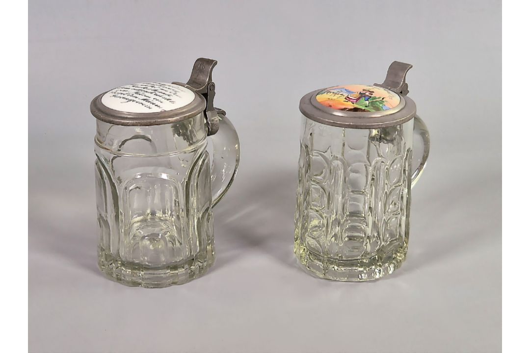 2 Bierkrüge mit Porzellandeckel um 1900 - Bild 1 aus 3