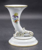Füllhorn als Vase / A cornucopia vase, Meissen, Mitte 20. Jh.