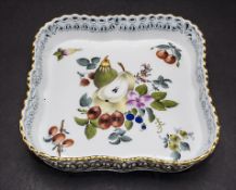 Schale mit Früchtemalerei / A bowl with fruits and berries, Herend, nach 1954