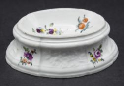 Gewürzschälchen / Saliere / A salt cellar, Meissen, Punktzeit, 1763-1774