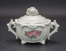 Zuckerdose mit Rosen / A lidded sugar bowl with roses, Karl Ens, Volkstedt, 1. Hälfte 20. Jh.