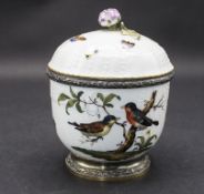 Deckeldose mit Vogelmalerei und Silbermontur / A lidded bowl with birds and silver mount, KPM, ...