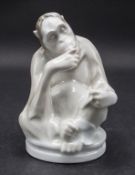 Lesender Affe / Urang-Utan / A reading monkey / orangutan, Max Lange, Rosenthal, um 1926
