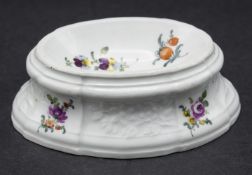 Gewürzschälchen / Saliere / A salt cellar, Meissen, Punktzeit, 1763-1774