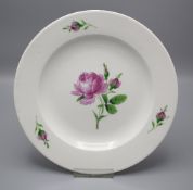 Teller 'Rote Rose' / A dinner plate with rose pattern, Meissen, Anfang 19. Jh.