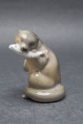 Otter mit Fisch / An otter with a fish, V. Waldorff, Royal Copenhagen, vor 1969