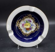 Aschenbecher mit Blumenbouquet / An ashtray with a flower bouquet, Meissen, Mitte 20. Jh.
