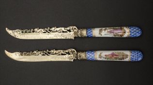 2 Messer mit Porzellangriffen und Silberklingen / 2 knives with porcelain handles and silver ...