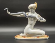 Schlangenbändigerin / A snake charmer, Heubach, Lichte, ab 1926