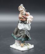 Mönchguter Frau mit Kind / Trachtenfigur / A figure of a woman holding a baby, Meissen, um 1900