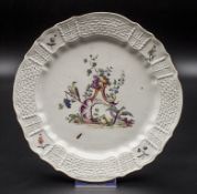 Teller mit Obst- und Vogelmalerei / A plate with fruits and birds, Höchst, um 1770