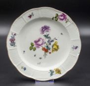Teller mit Blumenmalerei / A plate with flowers, Meissen, um 1750