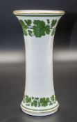 Vase mit Weinlaub / A vase with vine leaves, Meissen, 19. Jh.