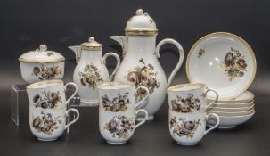 15-teiliges Teeservice mit Streublumendekor / A 15-piece tea set with scattered flowers, ...