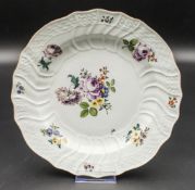 Teller mit Blumenmalerei / A plate with flower painting, Meissen, um 1740
