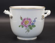 Blumenübertopf / Cachepot / A flower pot, Meissen, 20. Jh.