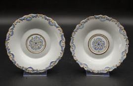 Paar Unterteller mit Reliefdekor / A pair of saucers with relief, Meissen, 1. Hälfte 19. Jh.