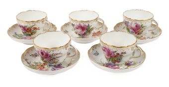 Meissen fünf Tassen "Blumenbukett" mit Goldkante