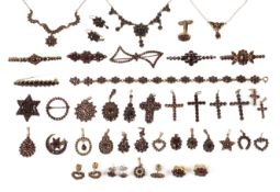Umfangreiche Sammlung Granatschmuck