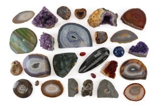 OF NATURAL HISTORY INTEREST: A LARGE GROUP OF GEODES AND FOSSILS (28)