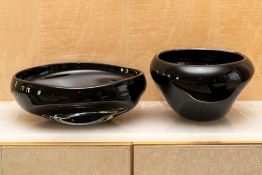 SKLO CZECH; A LARGE ABSTRACT BLACK GLASS BOWL (2)