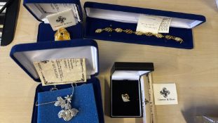 Collection of good quality costume jewellery, all