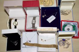 Collection of jewellery to include silver