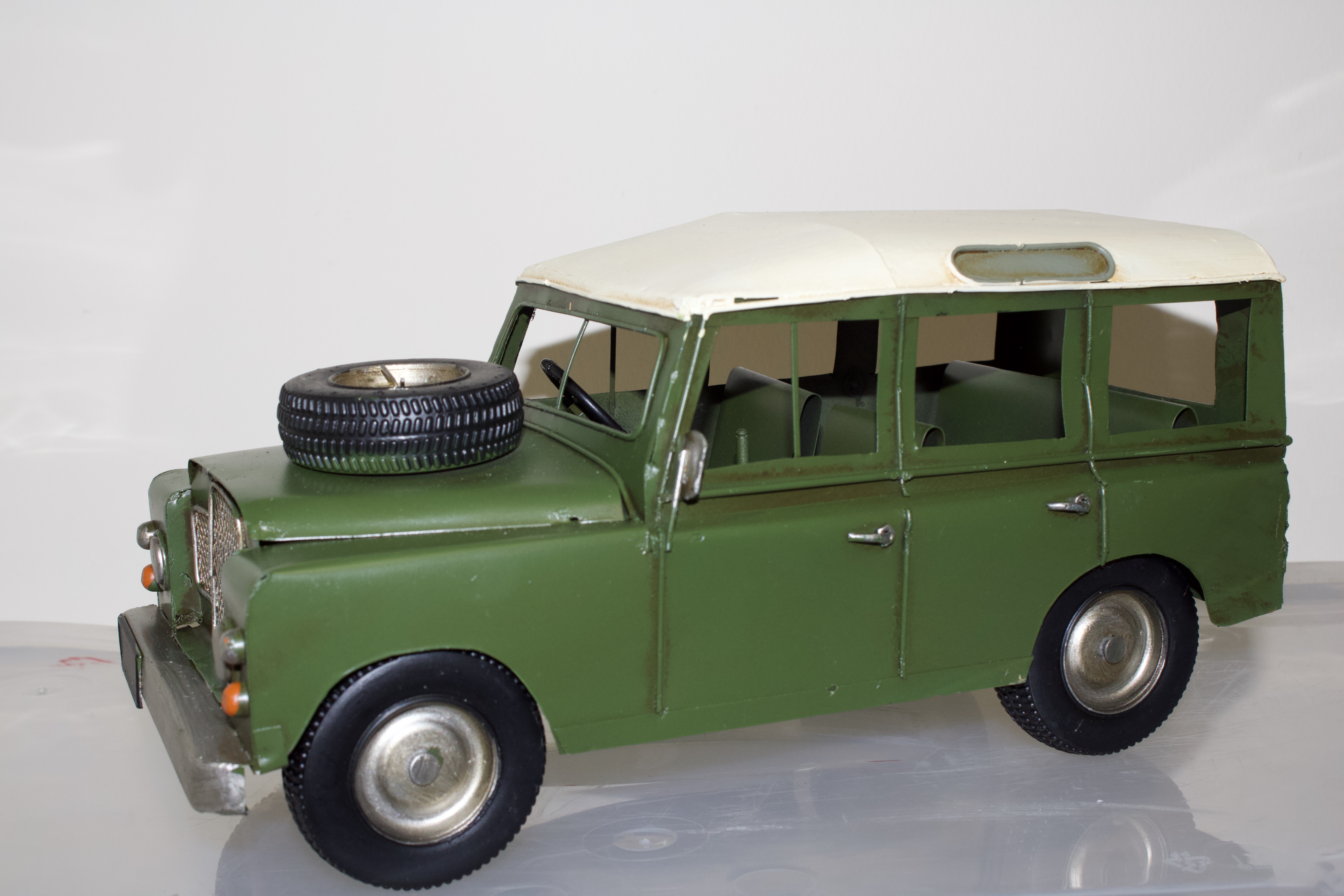 Metal land rover